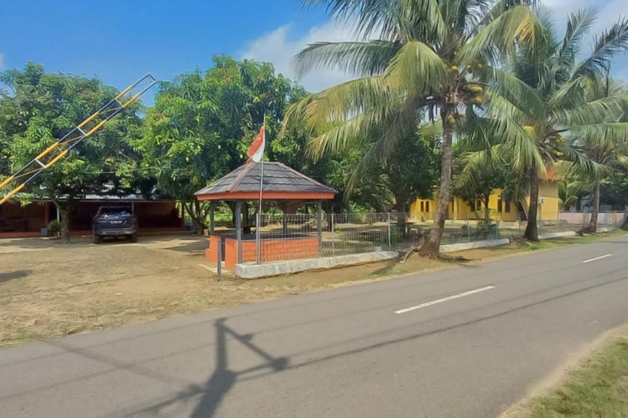 Aa Bungsu Syariah Balekambang Ciletuh Sukabumi Redpartner Hotell Cilowa Exteriör bild